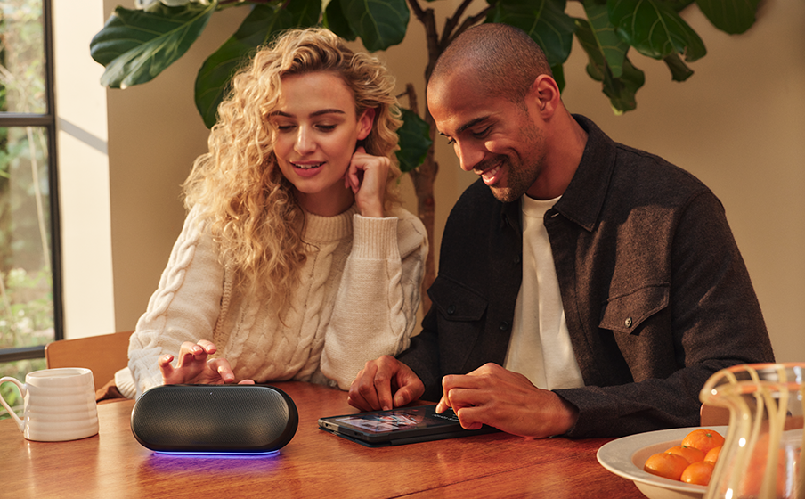 Harman Kardon Luna 2 Rendimiento de sonido superior con tecnología AI Sound Boost - Image